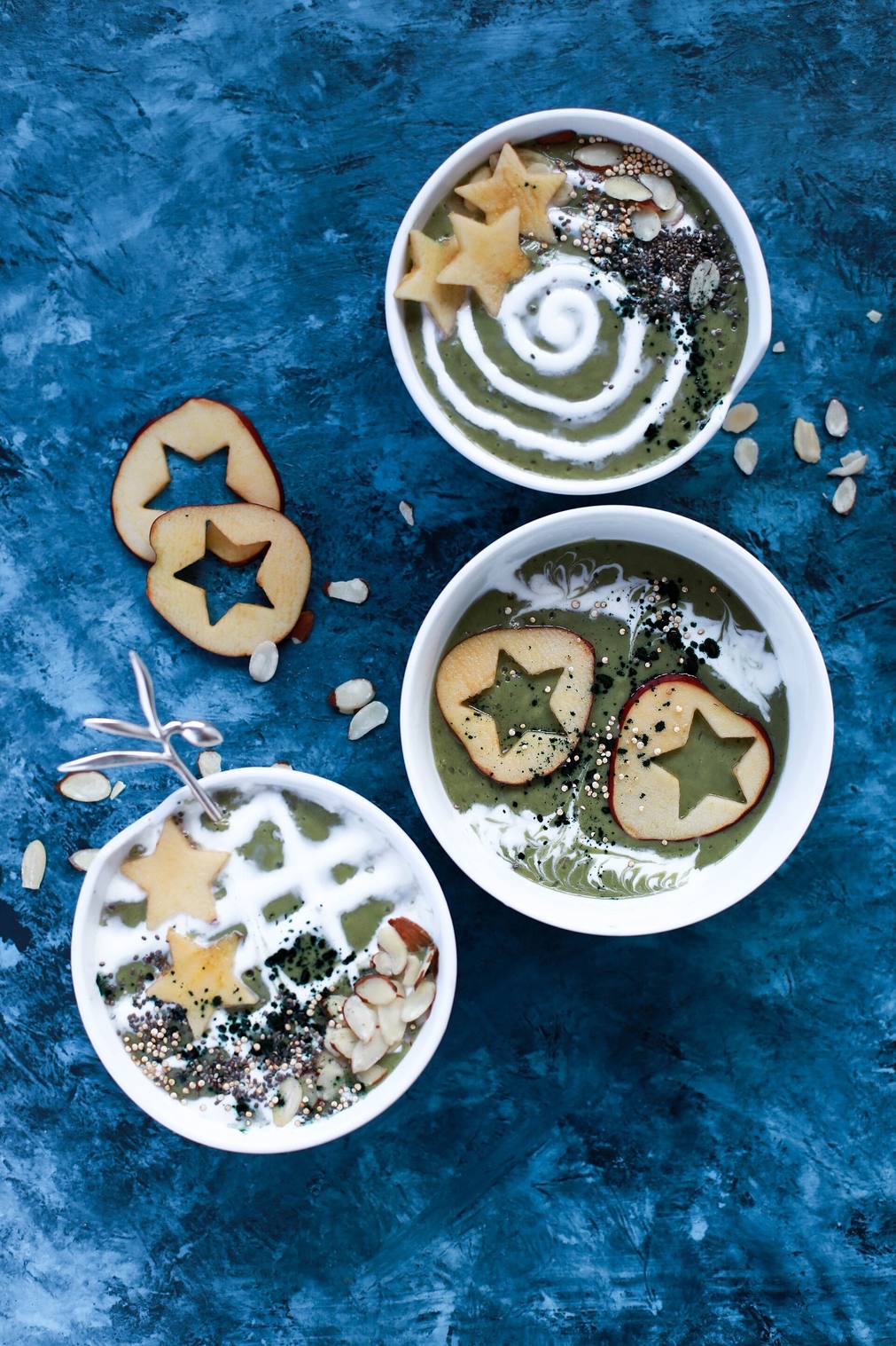 Misky s ovocným smoothie